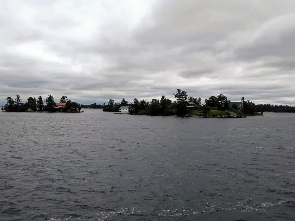 Thousand Islands (eastern Lake Ontario) — LES MILLE ÎLES