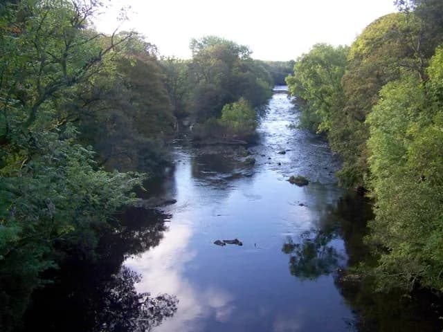 The River Isla flowing past Bridge of Dillavaird in Perthshire, Scotland, on its course to join the River Tay at Cargill.