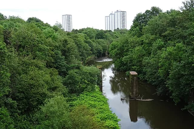 The River Kelvin flowing through Glasgow, Scotland, near Maryhill.