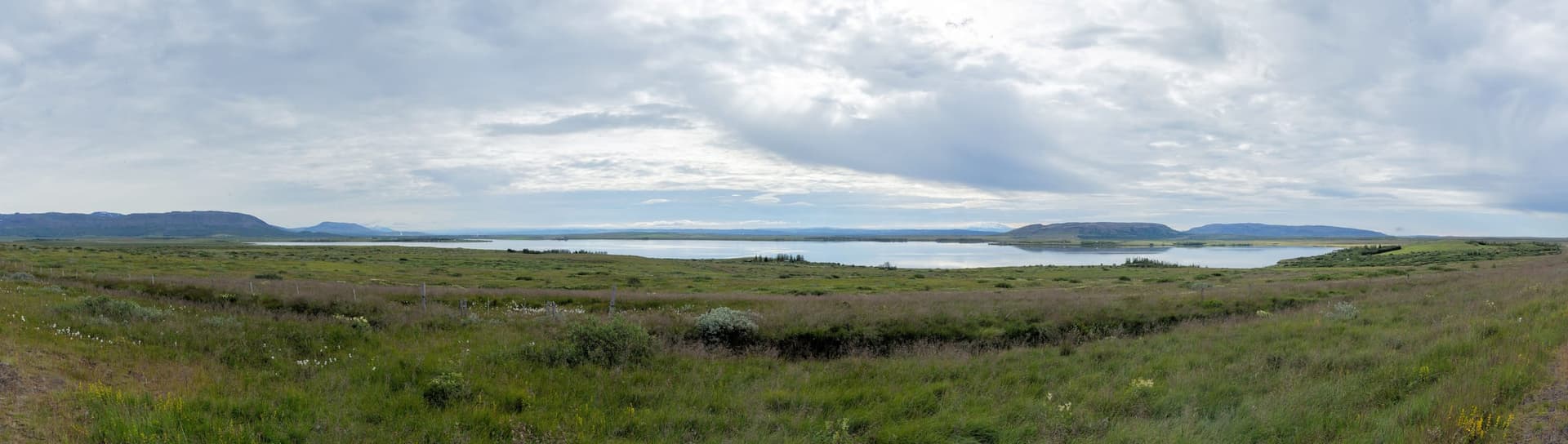 Panoramic view of Þingvallavatn seen from Road 36, the lake's open water and the rift-valley landscape.